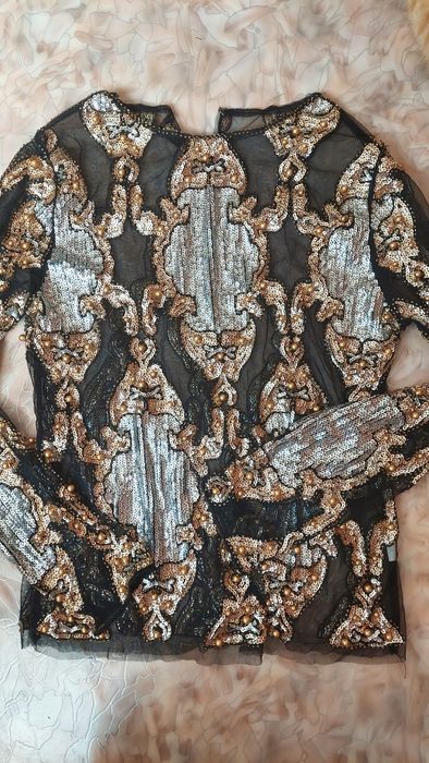 Новая нарядная блуза с пайетками