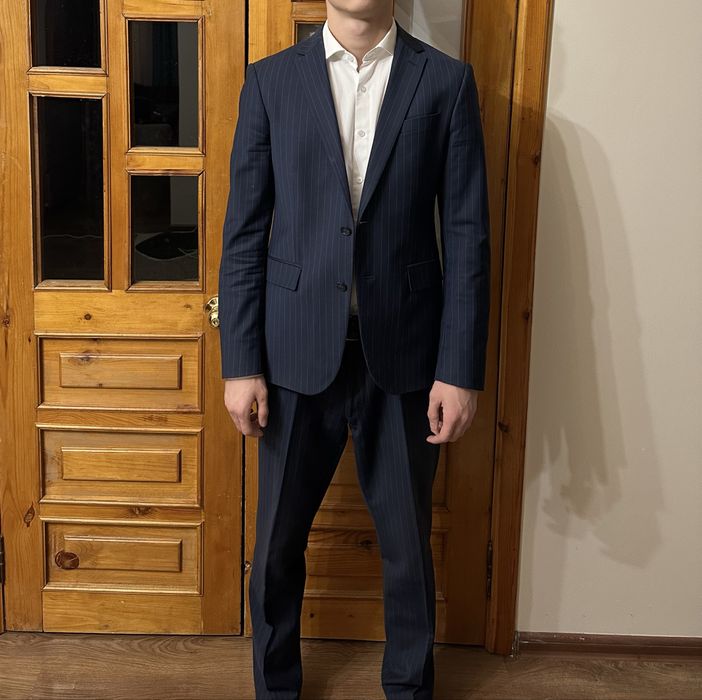 Продам костюм классический,темно-синего цвета