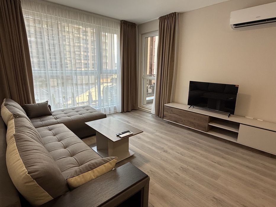 Двустаен апартамент с подземно паркомясто под наем в к-с “Южен 2”