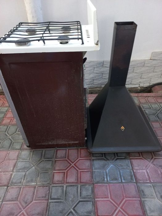 Газ плита с вытяжкой.