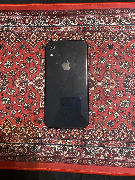 Продаю iPhone XR