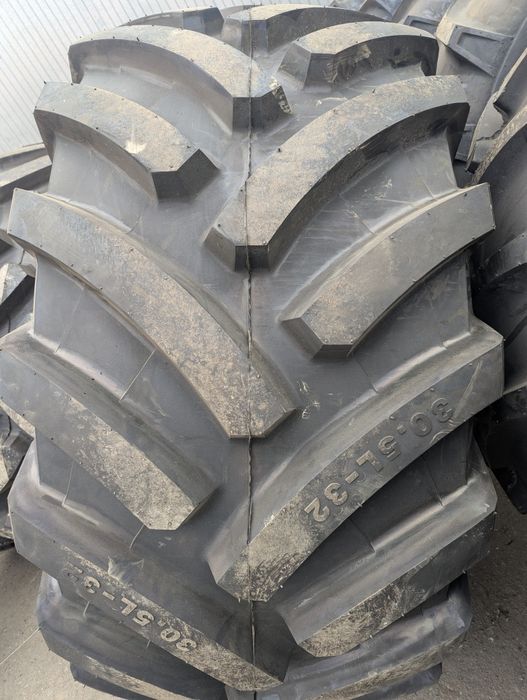 Новые шины на комбайн 24.5-32, 30,5L-32