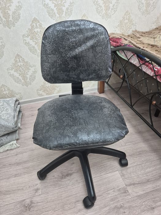 Срочно продам офисная кресло