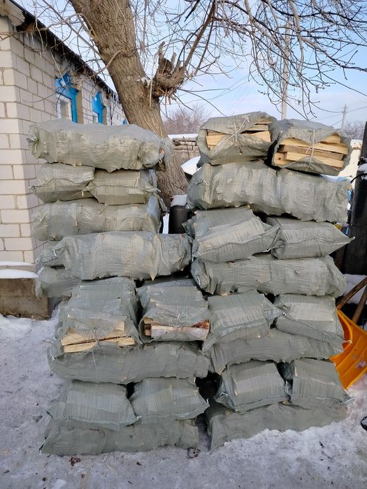 Дрова в мешках рубленые