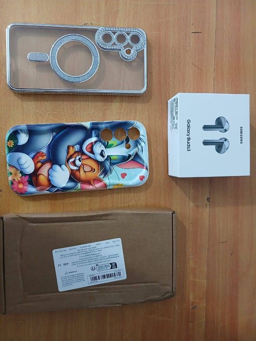 Наушники новые и чехлы