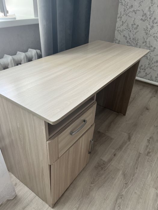 Продам стол ученический