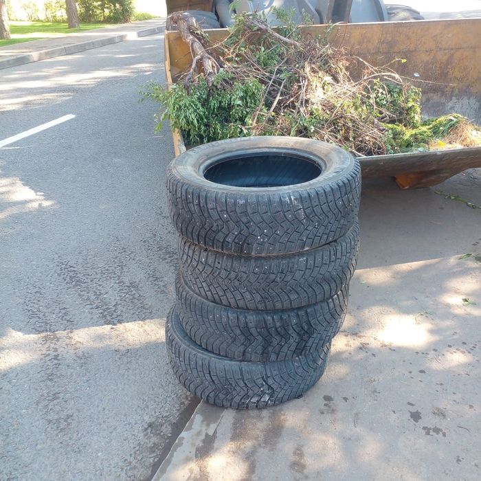 Продам шыный 225 65 R17 мишлен
