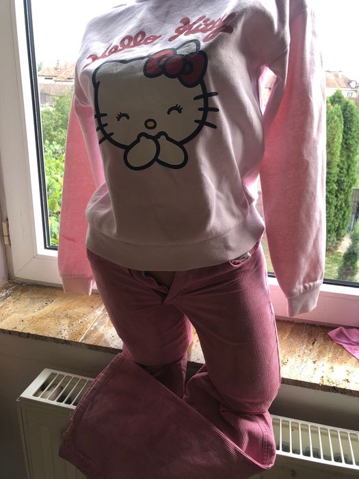 Bluza Hello kitty și pantaloni raiati roz, trapez
