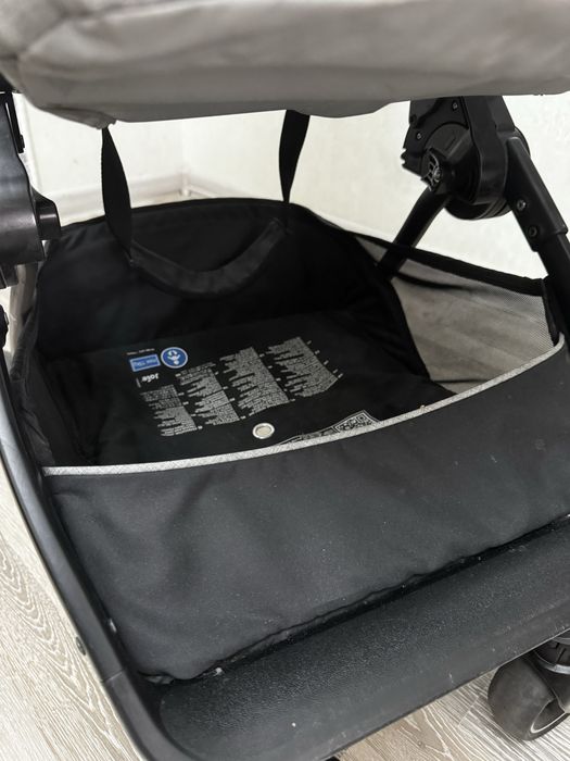 Продам коляску joie