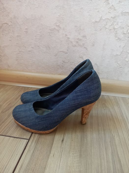 Продаю туфельки джинсовые