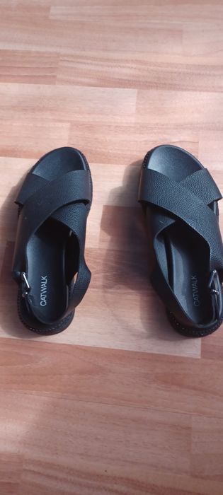 Sandale              .