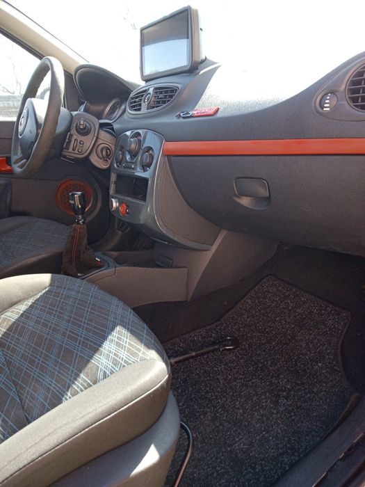 Vând Renault Clio 3 pentru dezmembrări.