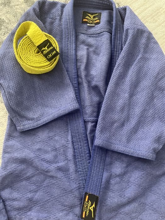 Продам кимоно с поясом