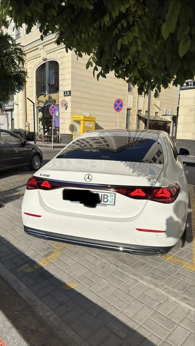 Mercedes-Benz E200 W214