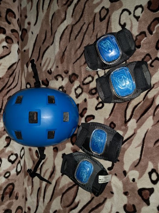 LOT înot,slipi,bluze UV,prosoape,basca+papuci apă nr33+cască/apărători