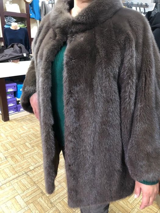 Шуба норковая продаю срочно
