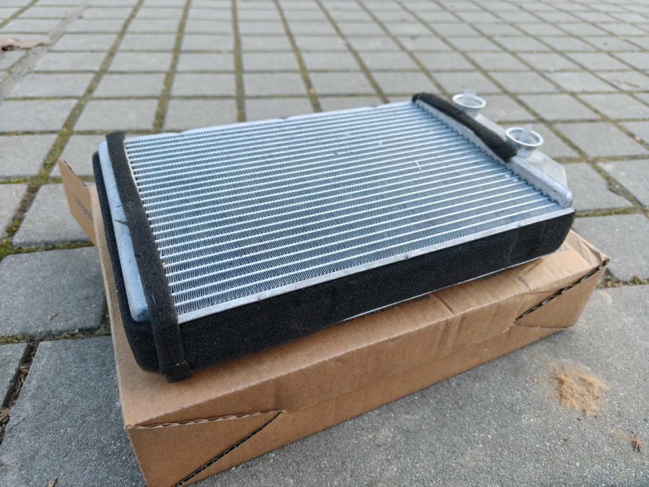 Радиатор парно 4B1819031 Audi Volkswagen