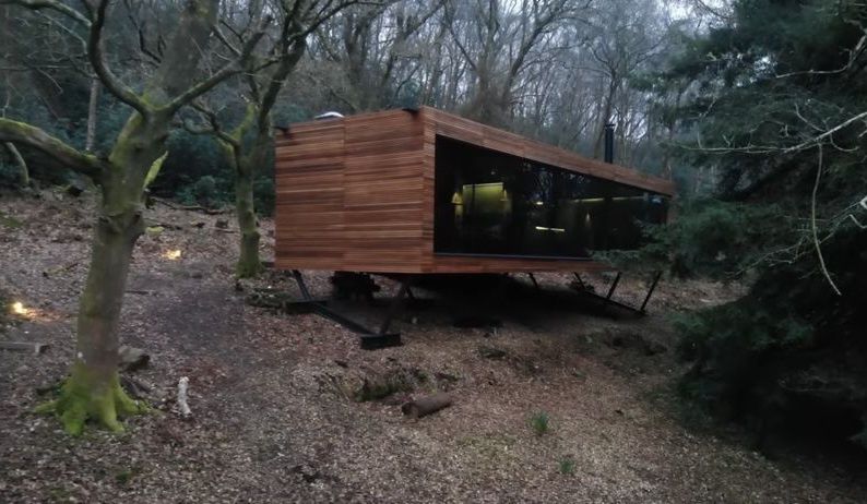 Vand container rustic,servire la geam