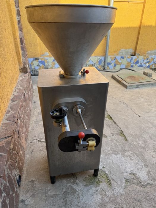 Продаётся колбасный шприц