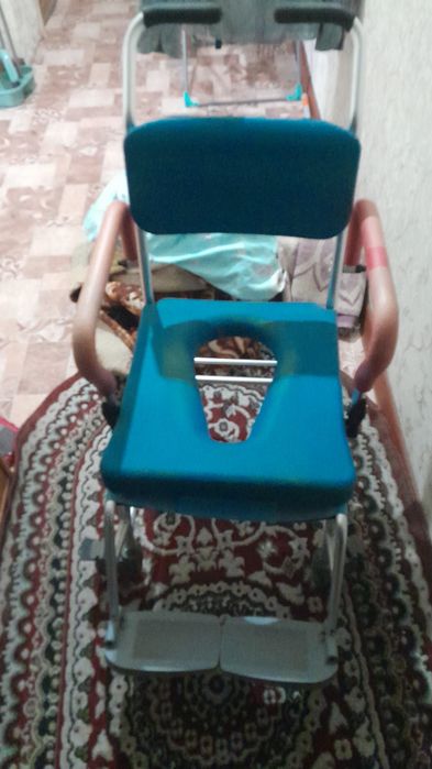 Инвалидная коляска с туалетом