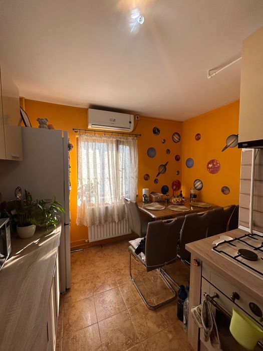 Închiriez apartament decomandat cu 2 camere