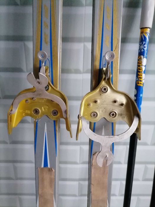 Продам лыжи подростковые