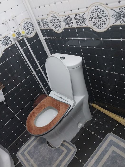 Критий томонда жойлашган 2 хонали квартира ижарага берилади