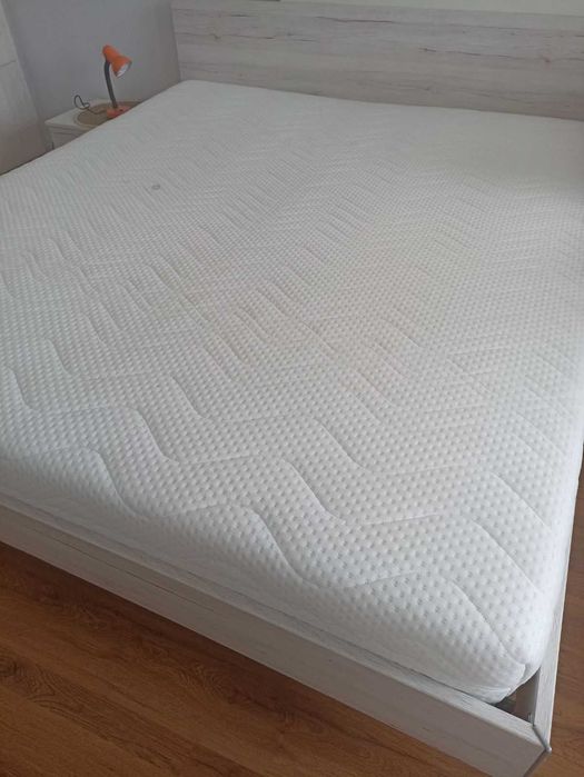 Спалня с двулицев матрак 180 на 200  (произведен в Австрия), от Айко