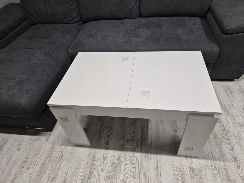 Разтегателна холна маса, бял гланц.