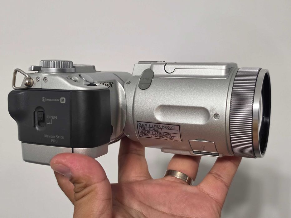 Y2K Aparat foto compact digital Sony F717 5MP 10x Zoom Nightvision