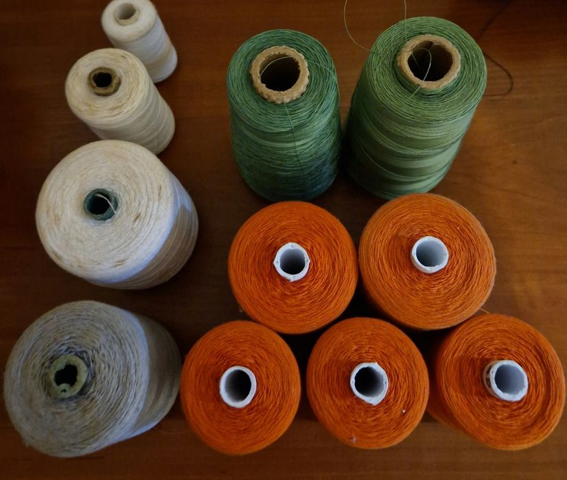 Нитки разные. Разные цвета и виды.