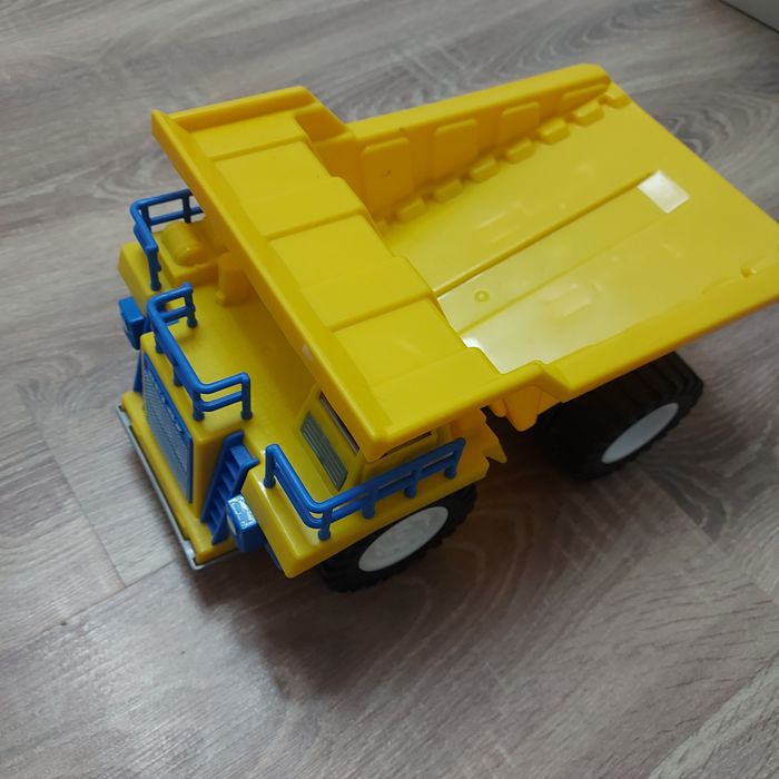 Самосвал Белаз самолет