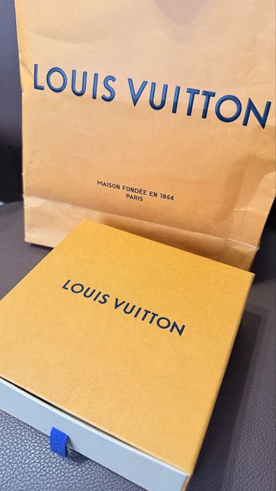 Пакет и коробка от Louis Vuitton