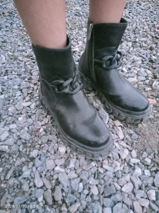 Аяқ киімдер сатылады