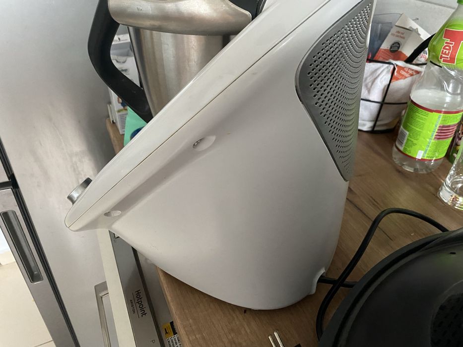 Thermomix 5 pentru piese sau poate fi reparat