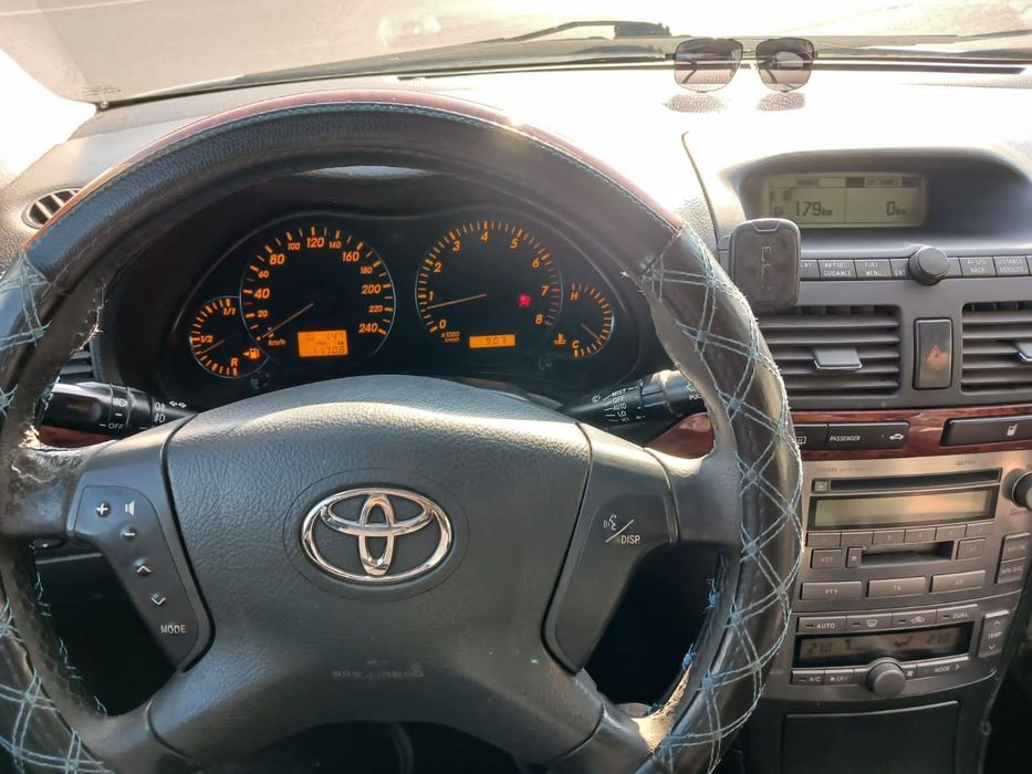 Продам тойота авенсис