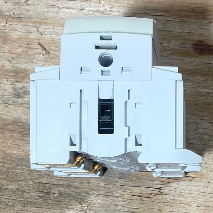 Hager HIM406 – Comutator de sarcină 63A, 4 poli