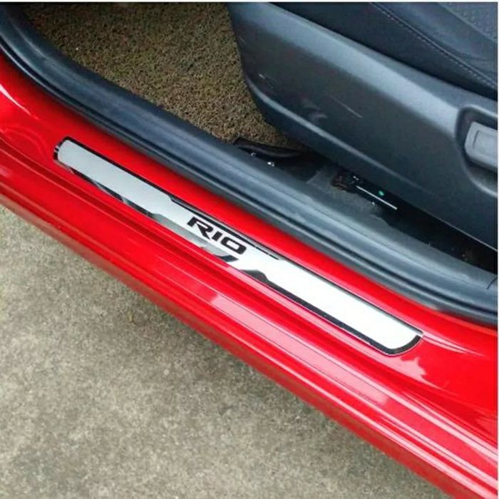 Накладки на пороги Киа Рио.