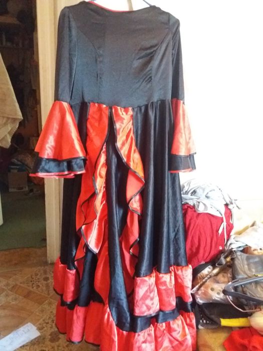 платья до 8 лет  3000 шляпа ковбоя 4000