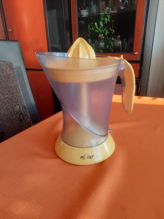 Сокоизтисквачка за цитрусови плодове