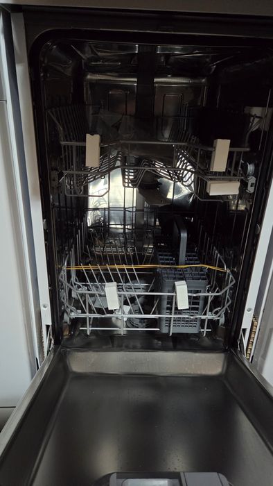 Съдомиялната машина Beko DVS04X20W