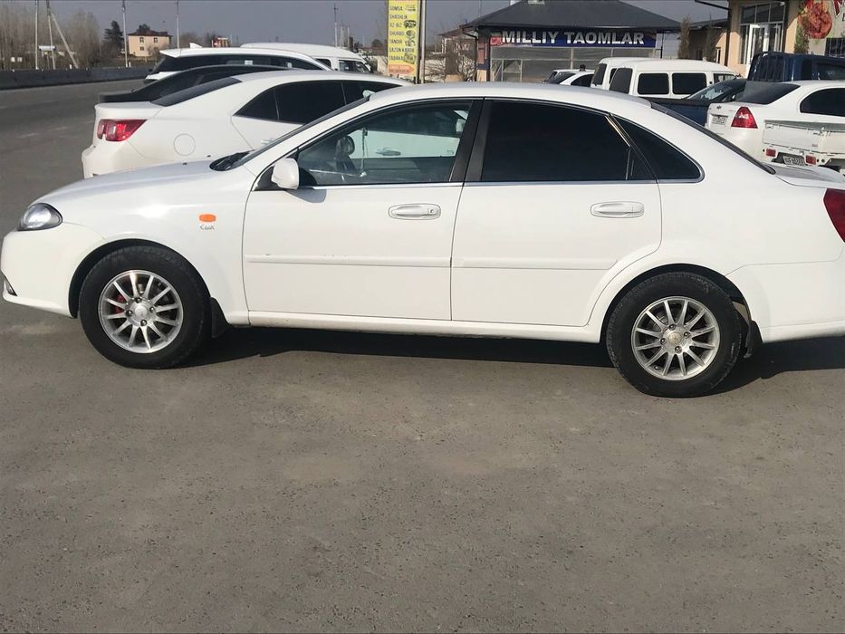 Лачетти жентра сотилади