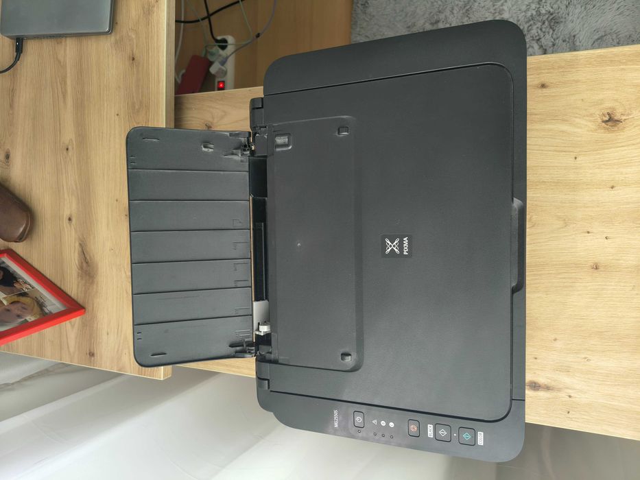 Vând multifuncțional Canon MG2550S