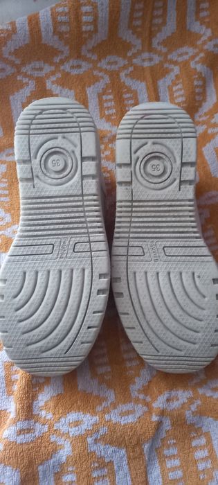 Adidași de damă numărul 35