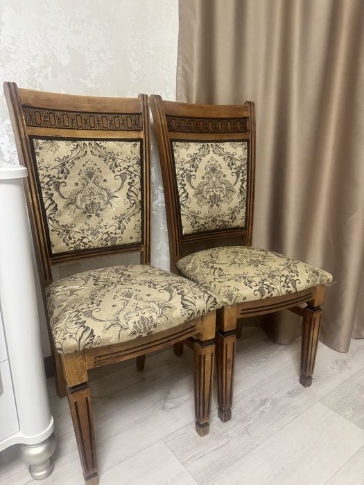 ПРОДАМ СТУЛЬЯ , 4 стула , дерево по НИЗКОЙ ЦЕНЕ!