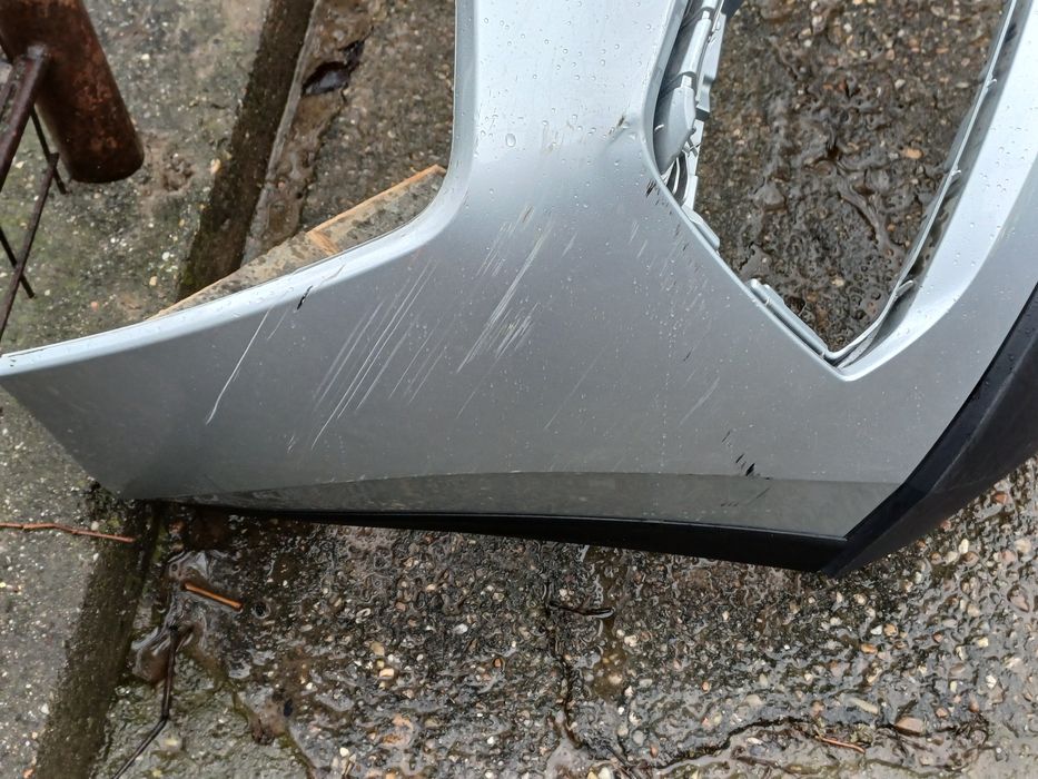 Bara fata SEAT ATECA 2024, cu spoiler si ornamente dreapta.