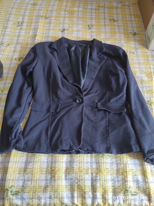 Дамско  палто носело един ден