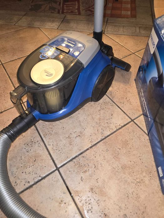 Прахосмукачка Phillips 2000series