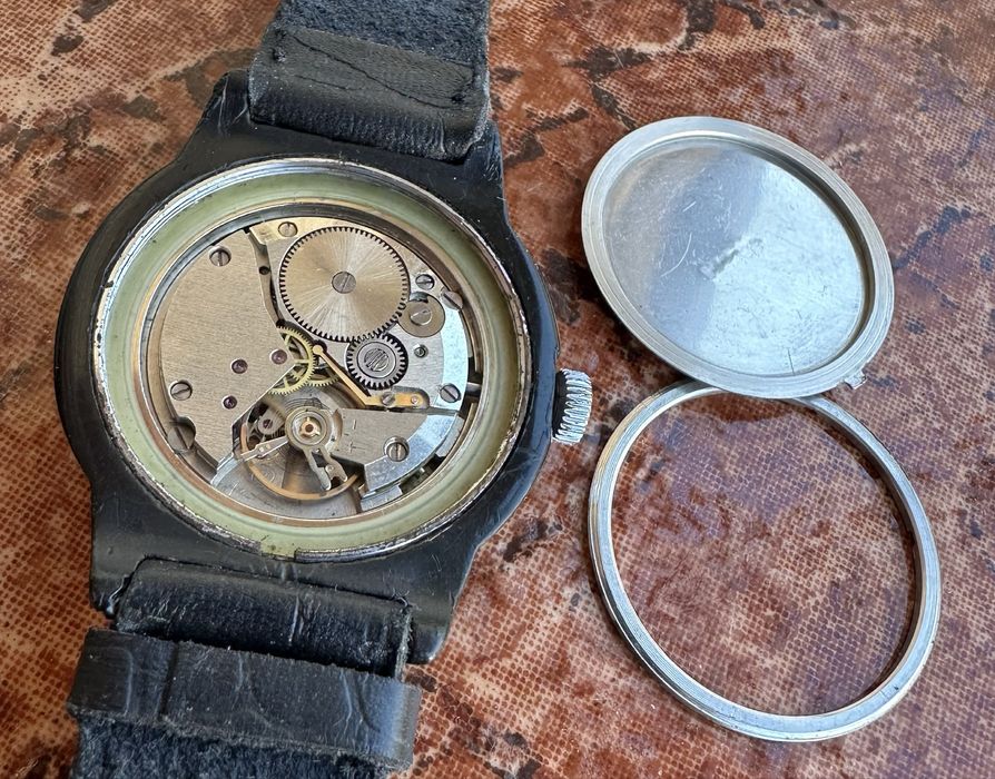 Сьветски механичен часовник Восток,рядьк, 70 години