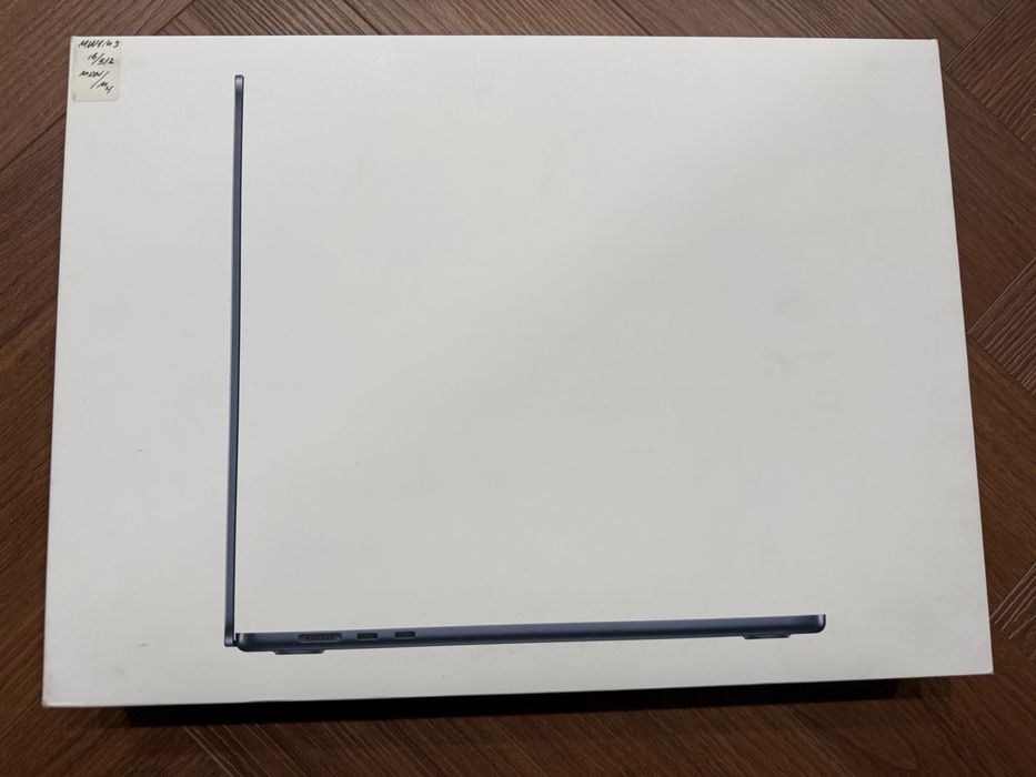 Macbook Air 15.3 M4 2025г